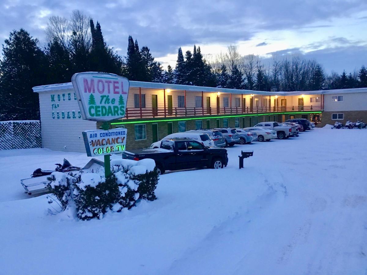 雪松汽车旅馆 艾恩伍德 外观 照片