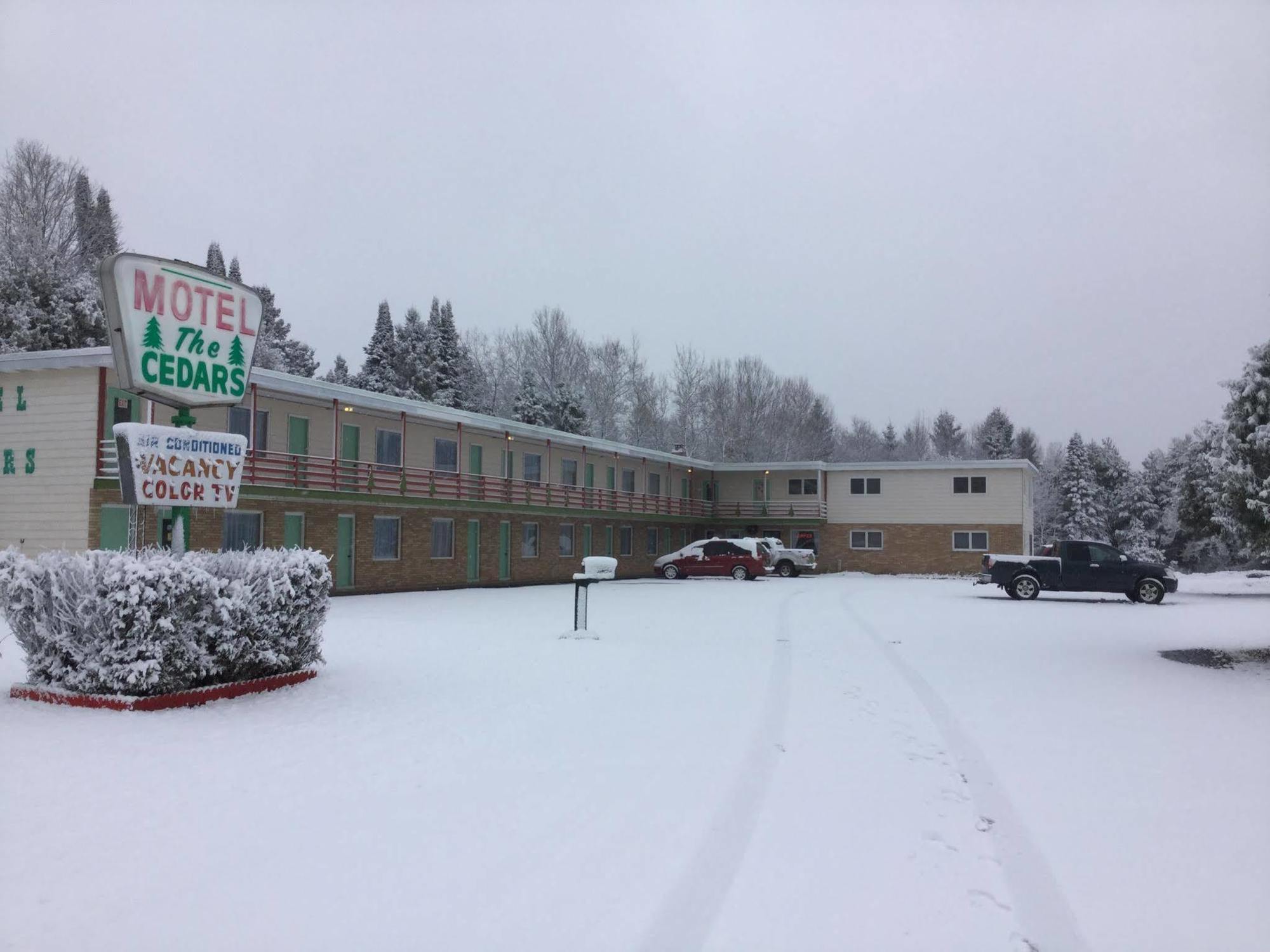 雪松汽车旅馆 艾恩伍德 外观 照片